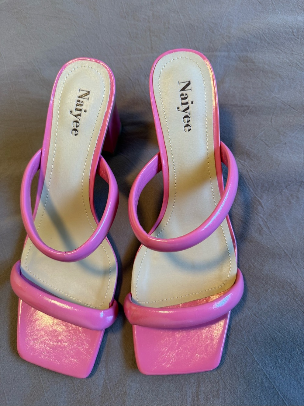 Pink heels - Picture 2 of 5